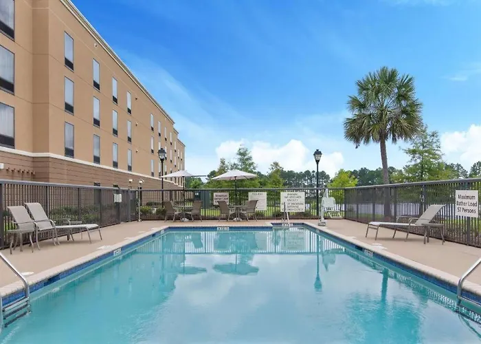 Hotel with Tennis: Hampton Inn & Suites Savannah-Airport