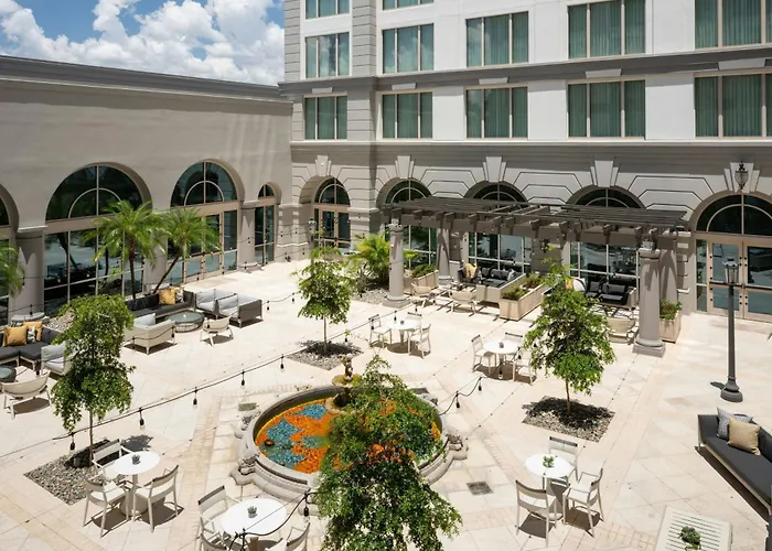 Renaissance International Plaza