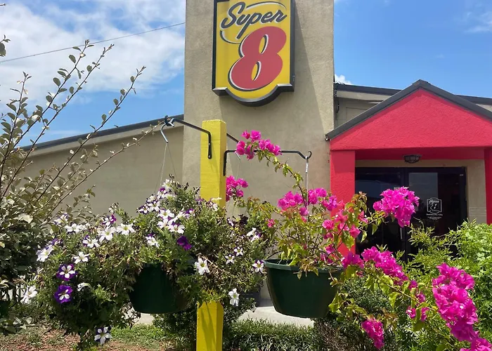 Super 8 By Wyndham Monroe