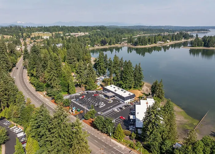 Hotel with view: Oyster Bay Inn & Suites