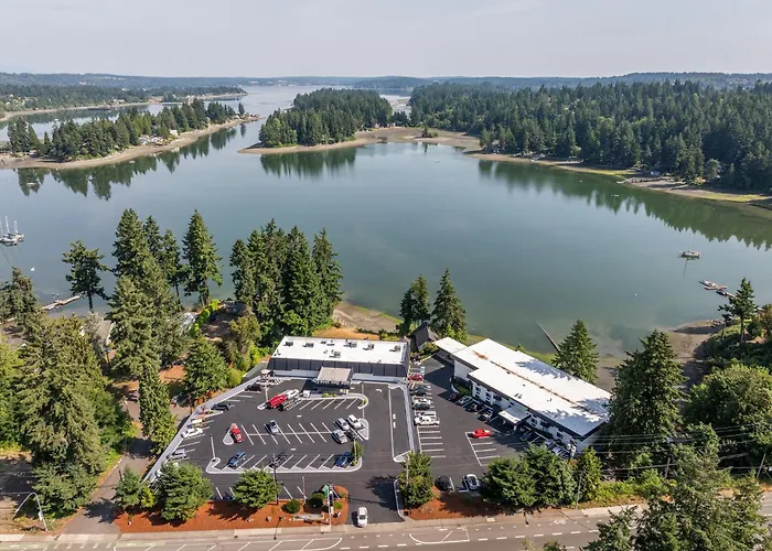 Hotel with view: Oyster Bay Inn & Suites