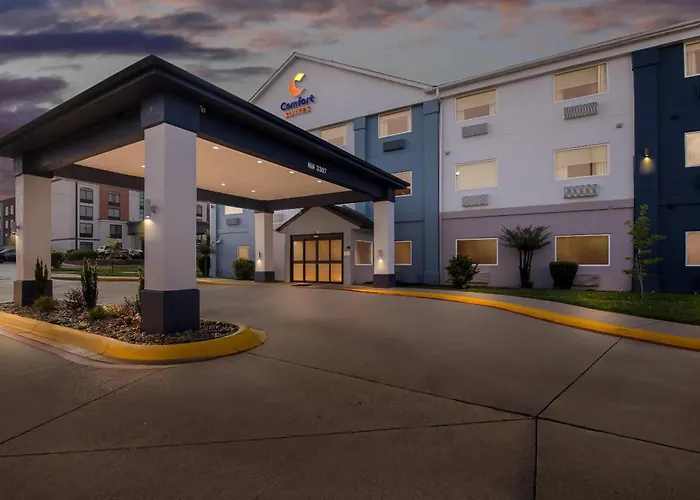 Hotel with pool: Comfort Suites Longview North