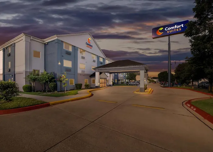 Hotel with pool: Comfort Suites Longview North
