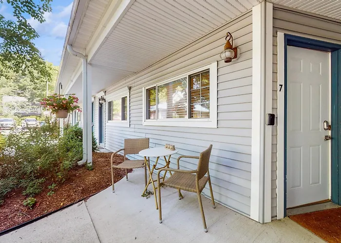 All Vacation Rentals Arrowhead Resort