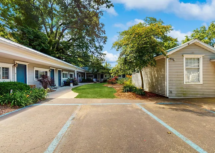 All Vacation Rentals Arrowhead Resort