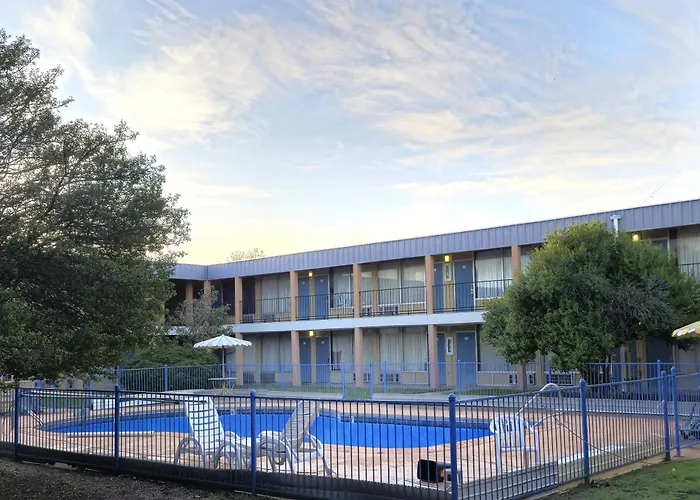 Castle Inn & Suites By Oyo Lawton