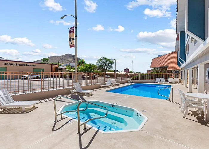 Hotel with view: Best Western Hi-Desert Inn