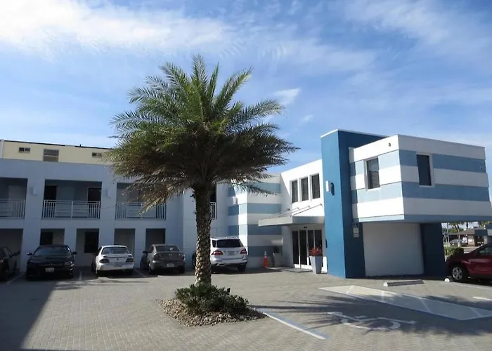 Cheap hotel: Lotus Boutique Inn And Suites