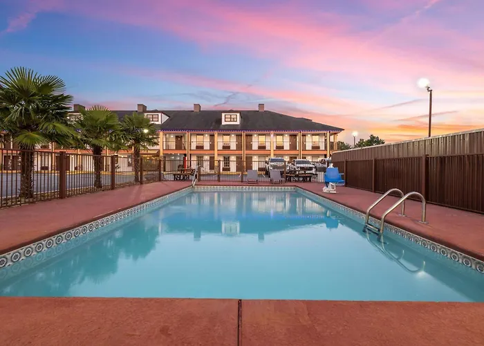 Baymont By Wyndham Commerce Ga Near Tanger Outlets Mall