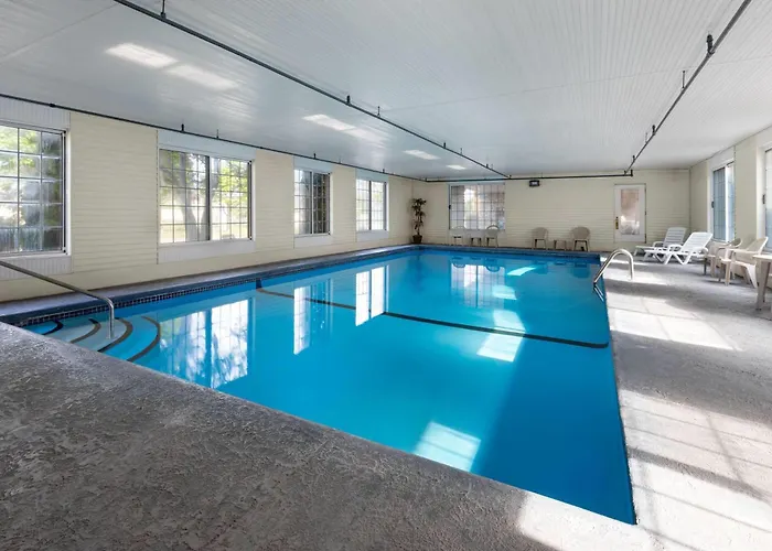 Days Inn By Wyndham - Bridgeview Area