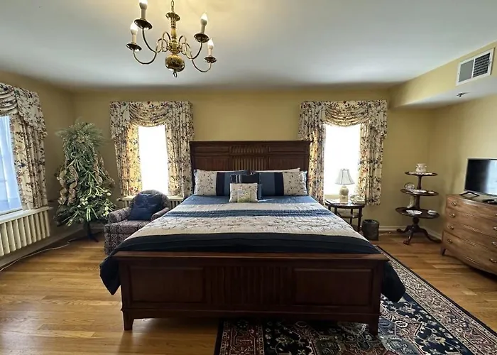 Central hotel: Montague Inn Bed & Breakfast