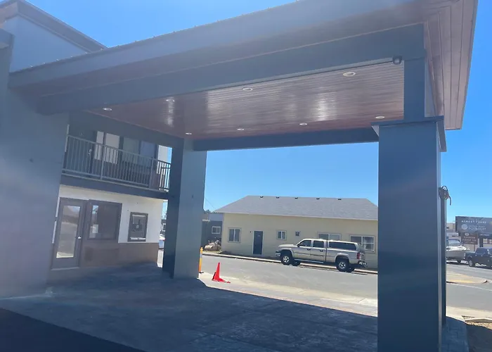 Seven Seas Inn & Suites