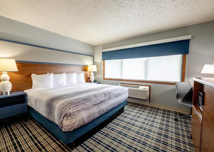 Jacuzzi hotel: Americinn By Wyndham Sturgeon Bay