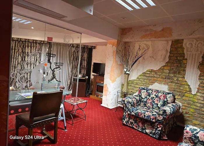 Casa vacanza: Legends Chambers By Grand Pier Boutique Trade Mark Location, 4 Star Rooms With Unique Historical Themes Decors With Free Breakfast Only For King Rooms And Booking Stays Minim 4 Nights