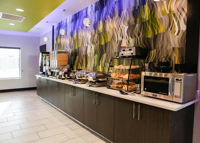 Hotel with view: Best Western Plus Prien Lake Hotel & Suites - Lake Charles