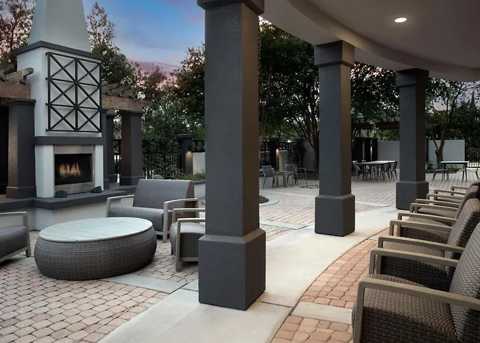 Jacuzzi hotel: Courtyard By Marriott Pensacola Downtown