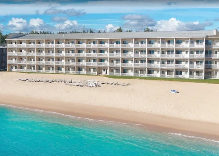 Cheap hotel: Mackinaw Beach And Bay Inn & Suites