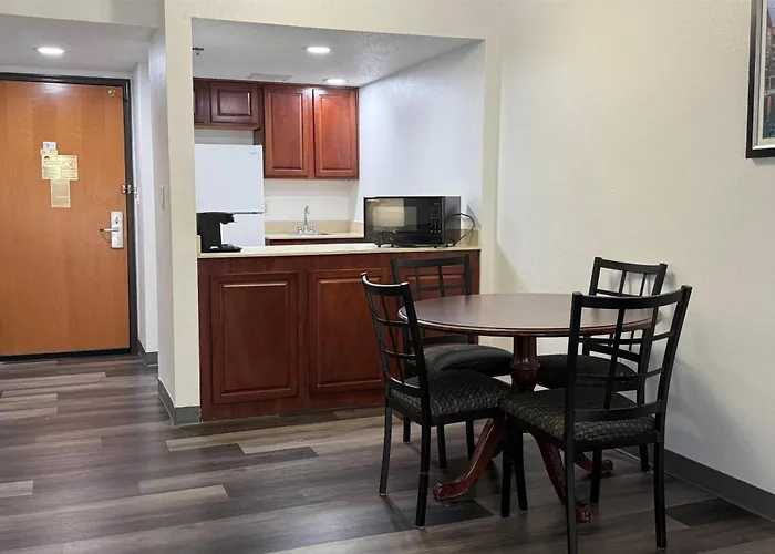 Jacuzzi hotel: Wingate By Wyndham Airport - Rockville Road