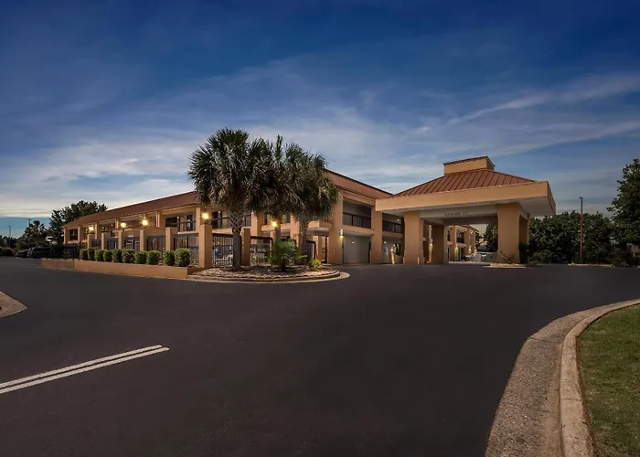 Beach hotel: Quality Inn & Suites Near Robins Air Force Base
