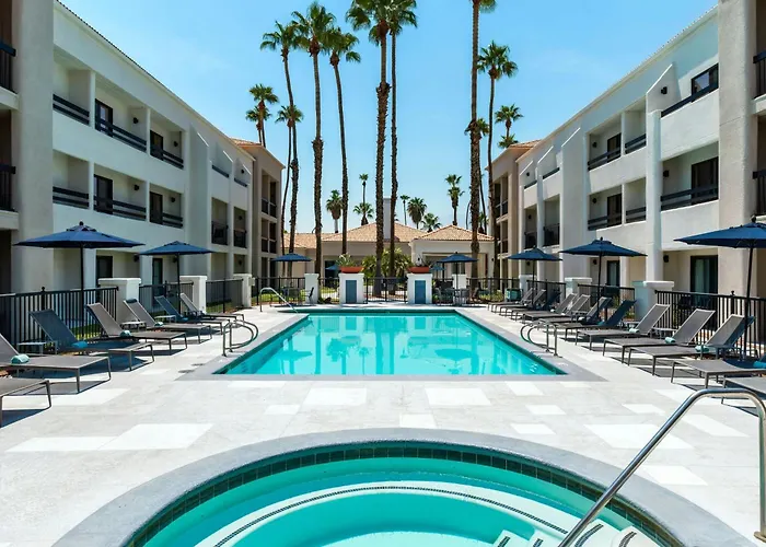 Courtyard By Marriott