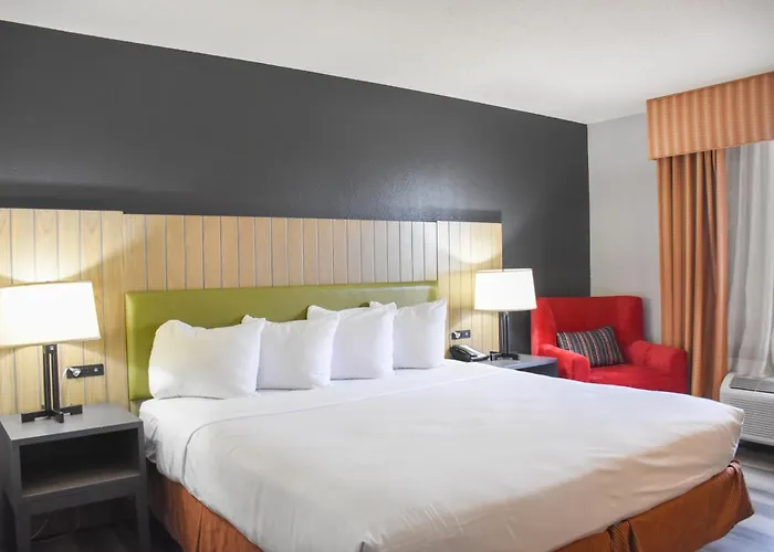Country Inn & Suites By Radisson Bloomington-Normal West, Il