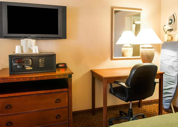 Quality Inn & Suites - University Area