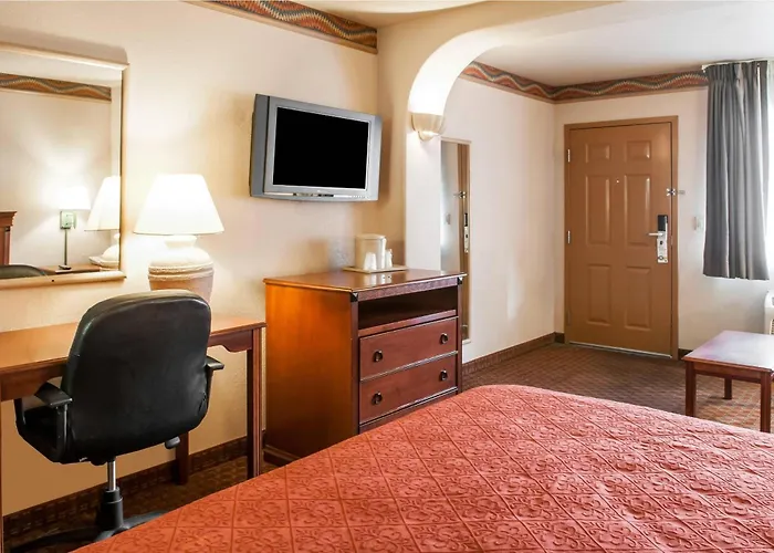 Quality Inn & Suites - University Area