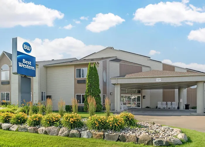 Pet Friendly hotel: Best Western Lakewinds