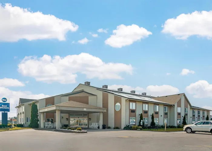 Pet Friendly hotel: Best Western Lakewinds