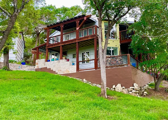 Rivery Retreat, Choose From Luxury Guesthouse Cabin Or Poolside Suite In Lake Austin Hill Country