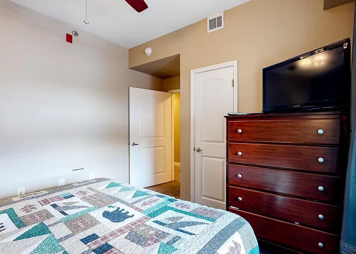 Apartment: River Crossing Condominiums - A Beautiful River View