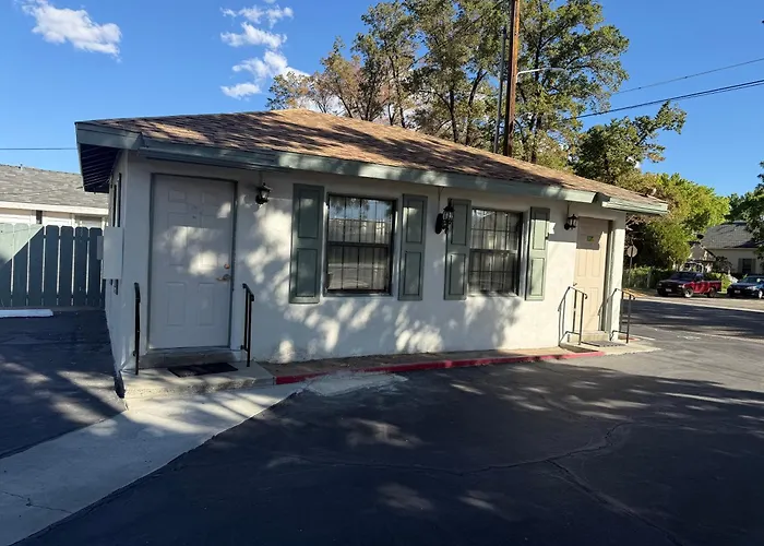 Bishop Elms Motel