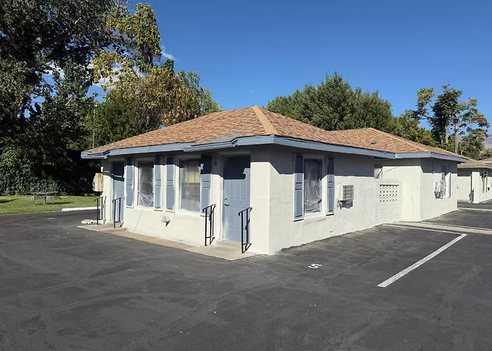 Bishop Elms Motel