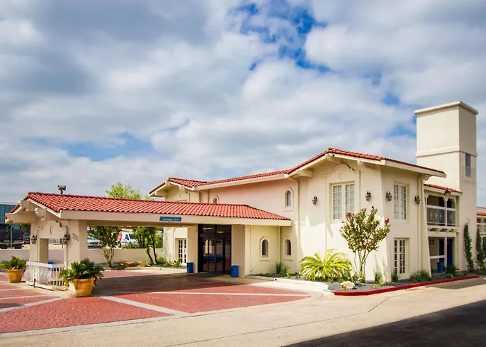 Cheap hotel: Motel 6-Austin, Tx - Midtown
