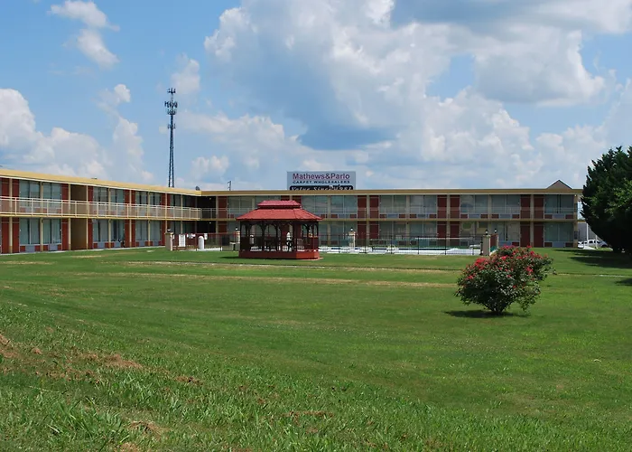 Hotel with Tennis: Econo Lodge