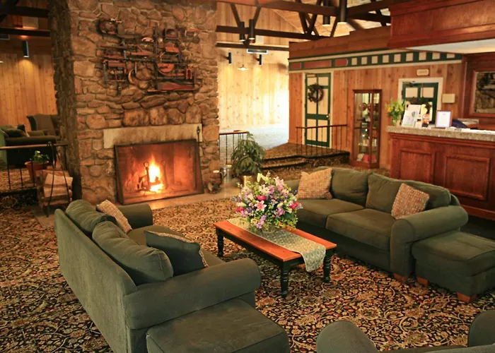 Hotels with a view Sturbridge Host And Conference Center (Adults Only)