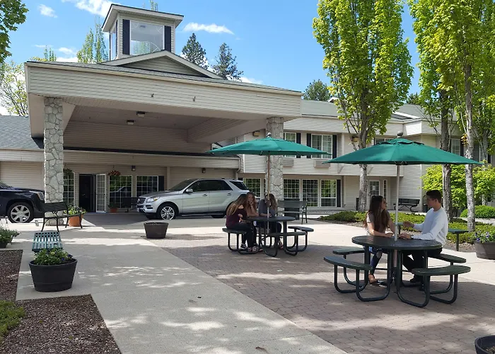 Cheap hotel: Baymont By Wyndham Coeur D Alene
