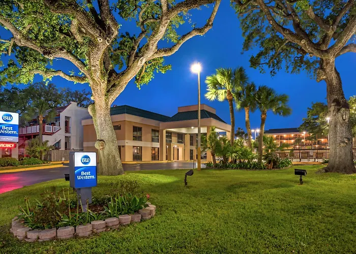 Pet Friendly hotel: Best Western Oak Manor
