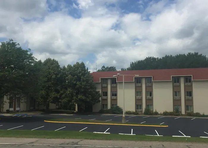 Cheap hotel: Ramada By Wyndham Albert Lea