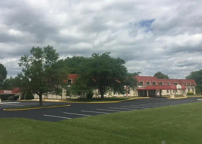 Cheap hotel: Ramada By Wyndham Albert Lea