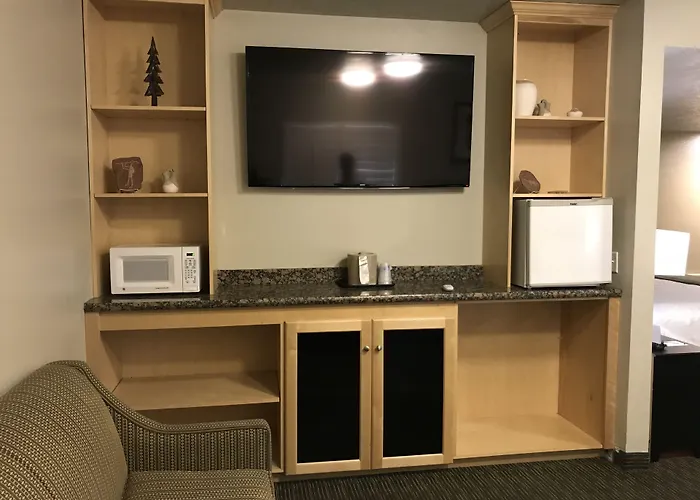 Dinosaur Inn & Suites