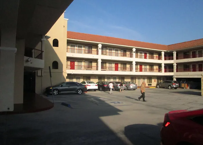 Cheap hotel: Best Western Pasadena Royale Inn & Suites