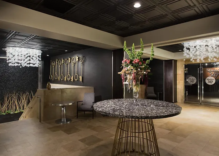 In Luxury hotels Duval, Autograph Collection