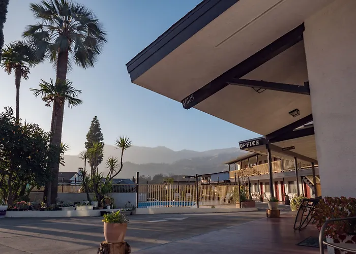 Western Holiday Lodge