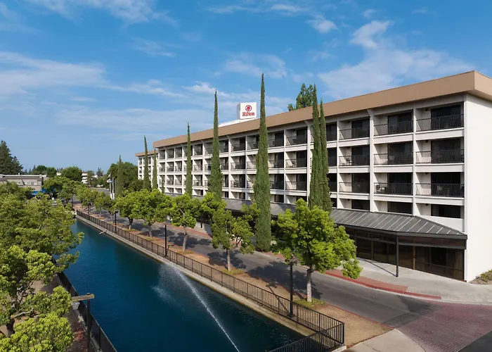 Pet Friendly hotel: Hilton Stockton