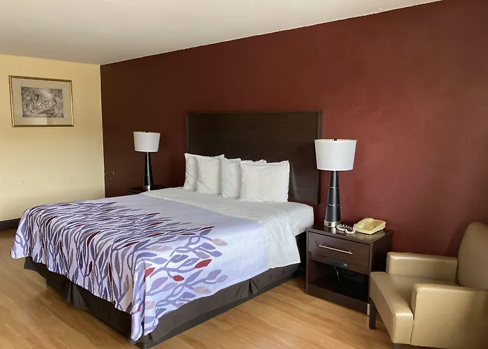 Red Roof Inn & Suites Cleveland, Tn