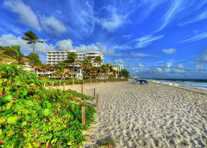 Hotel with Tennis: Beachcomber Resort & Club