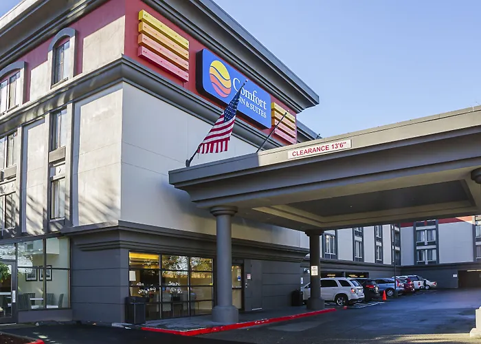 Comfort Inn & Suites Sea-Tac Airport