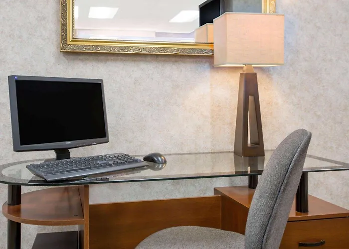 Cheap hotels Days By Wyndham Chester