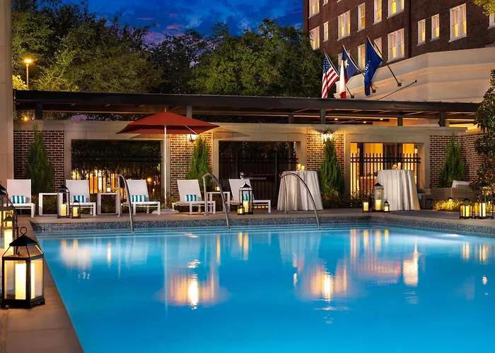 Hotel with view: Warwick Melrose Hotel